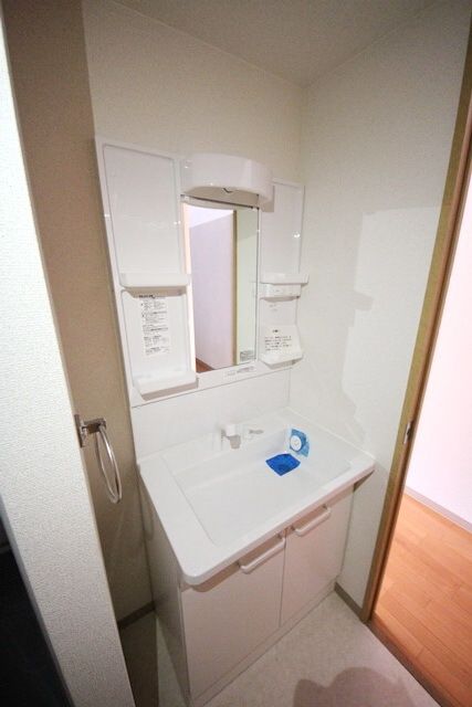 洗面設備　同物件別部屋写真