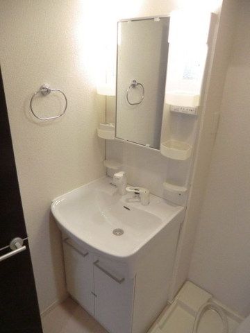 洗面設備　女性にうれしいシャンプードレッサー完備