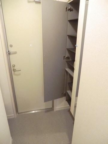 玄関　シューズボックス付の玄関