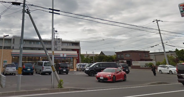 コンビニ　セブンイレブン（コンビニ）まで456m