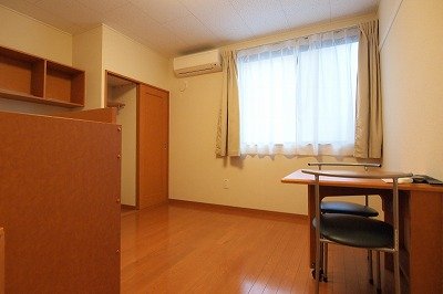 バルコニー　居室は１Ｆがフローリング、２Ｆが床絨毯になります ※現況優先