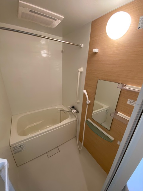 バス・シャワールーム　日々の疲れを癒すお風呂付です☆