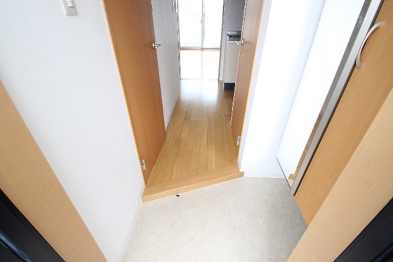 玄関　※別部屋の写真です