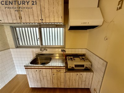 キッチン　窓があり明るいキッチンです♪