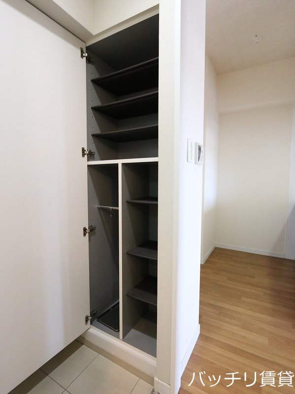 玄関　※同マンション別部屋写真のため、現状優先。