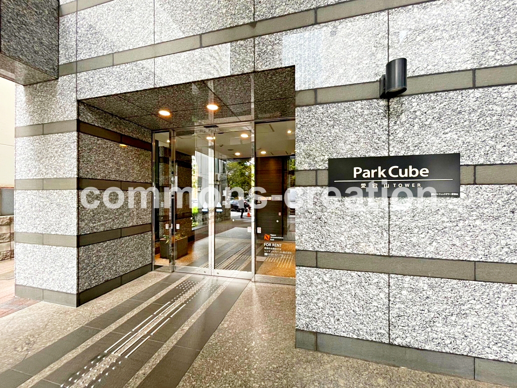 ドラックストア　ウエルシア都庁第1庁舎店（ドラッグストア）まで26m