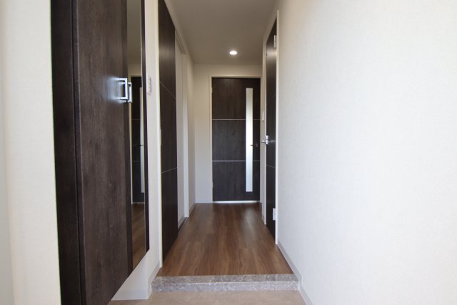 玄関　※同建物別部屋写真となります※