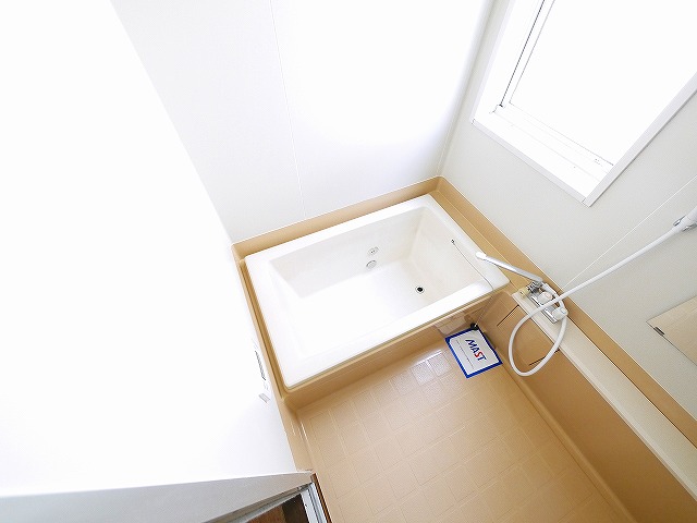 バス・シャワールーム　コンパクトで使いやすいお風呂です