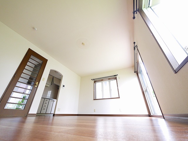 居室・リビング　こちらのリビングで趣味の時間をお楽しみください