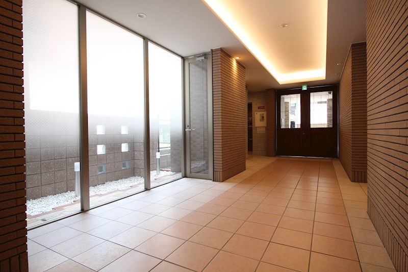 ロビー　採光溢れるロビー