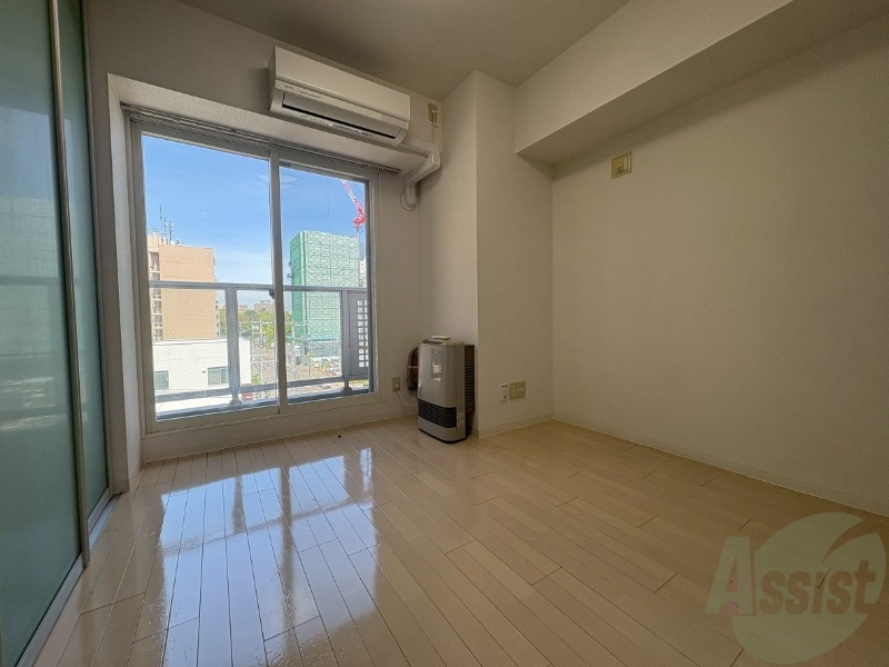 居室・リビング　リビングは白を基調としていて明るい印象ですね！