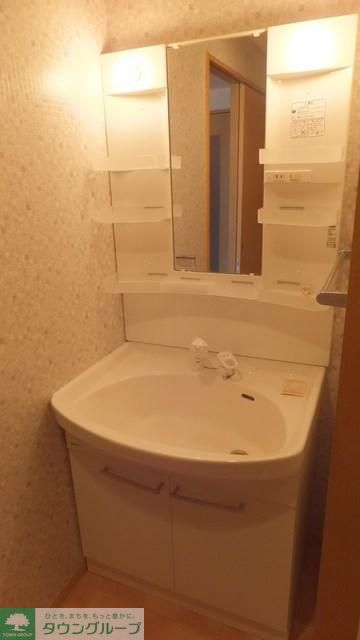 洗面設備　嬉しい独立洗面台。