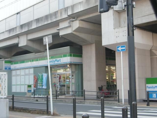 コンビニ　ファミリーマート（コンビニ）まで210m