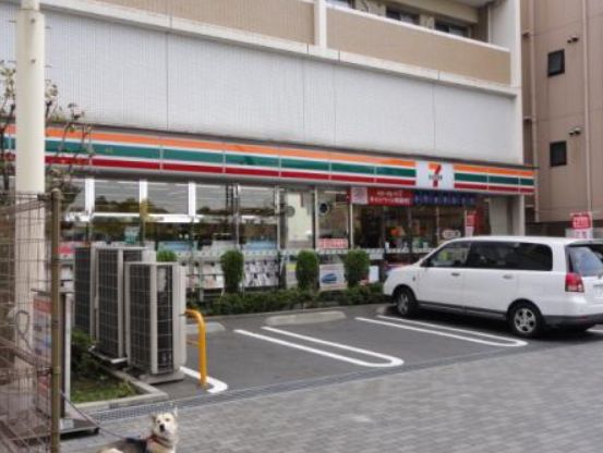 コンビニ　セブンイレブン北区滝野川3丁目店（コンビニ）まで422m