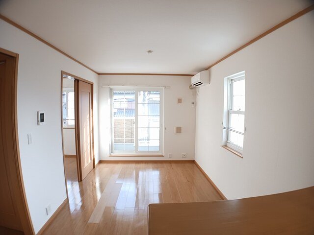 居室・リビング　ゆったり過ごせる居間です