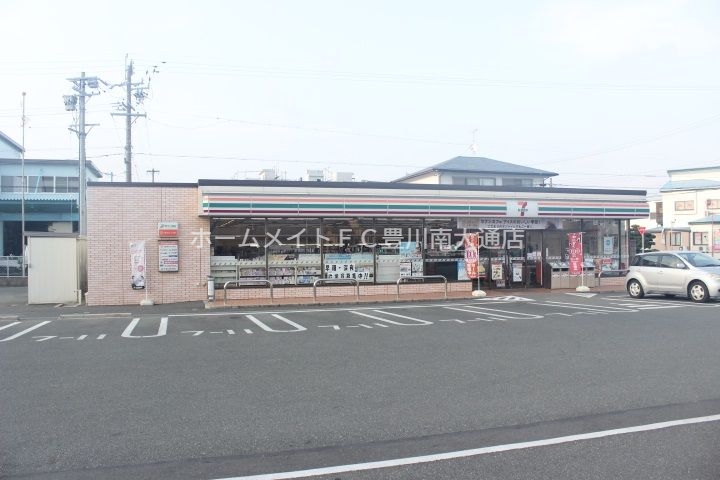 コンビニ　セブンイレブン豊橋三本木町店（コンビニ）まで492m