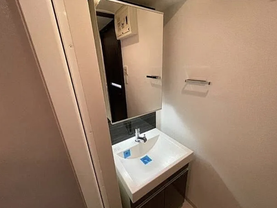 洗面設備　※別部屋の参考写真です。
