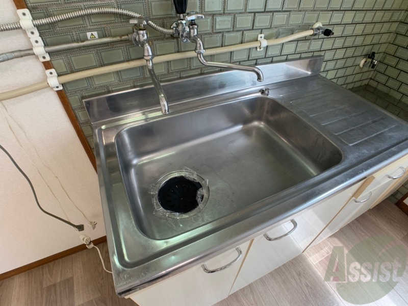 洗面設備　洗い場が大きくて洗い物もしやすそうです。