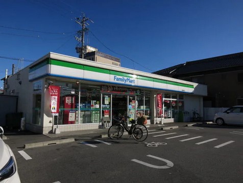 コンビニ　ファミリーマート 西尾緑町店（コンビニ）まで819m