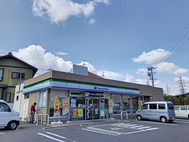 コンビニ　ファミリーマート（コンビニ）まで608m