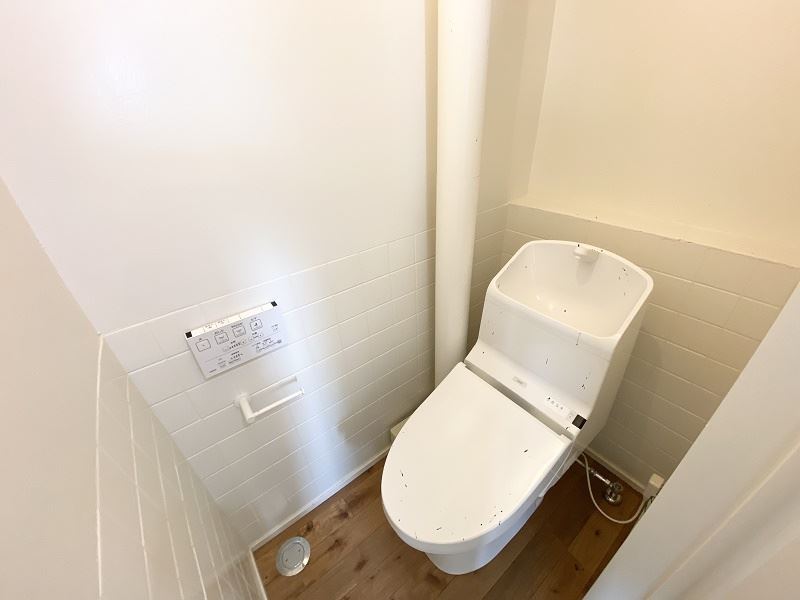 トイレ　温水洗浄便座付き