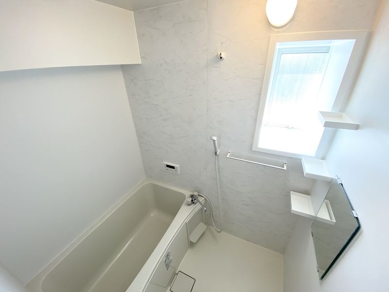 バス・シャワールーム　湯張りができる給湯リモコン付き！