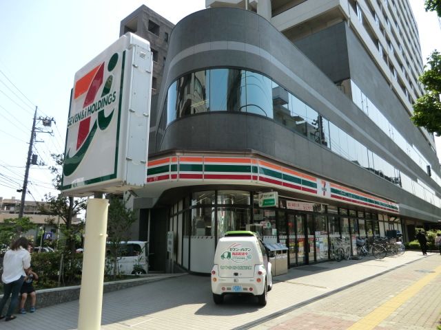 コンビニ　セブンイレブン 南浦和文化通り店（コンビニ）まで400m