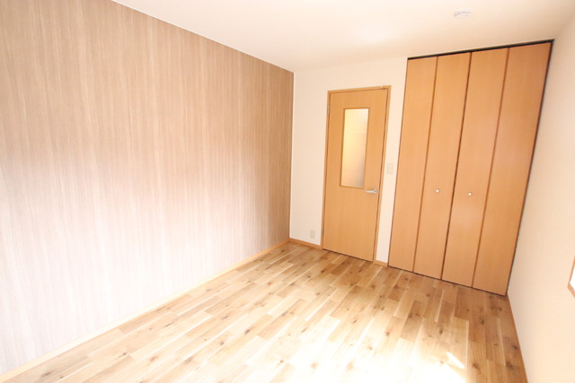 その他部屋・スペース　【洋室６帖】　お部屋には収納付き★