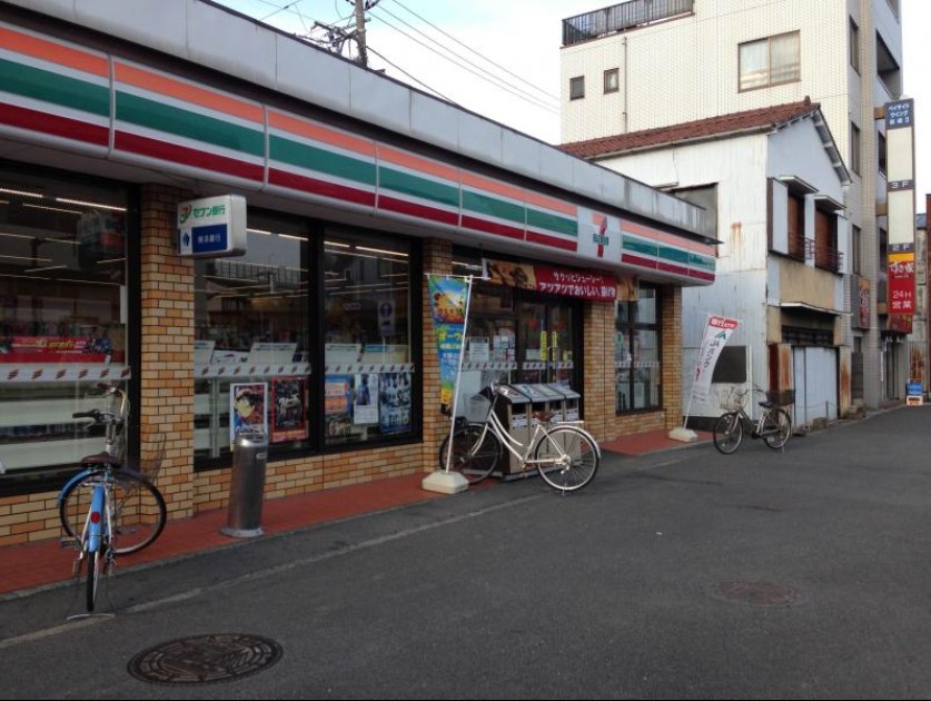 コンビニ　セブンイレブン 横浜根岸3丁目店（コンビニ）まで241m