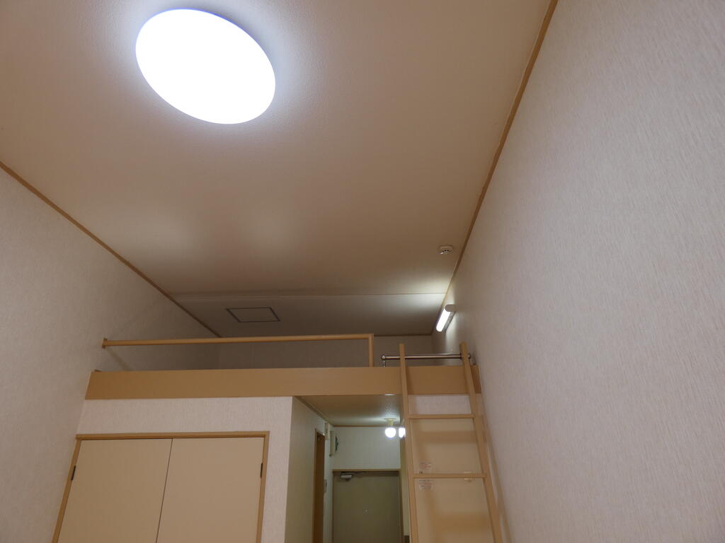 フローラルハイツの居間写真