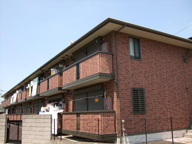 建物外観　外壁タイル張りのオシャレな外観