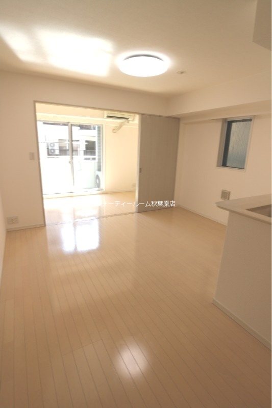 居室・リビング　別号室参考写真