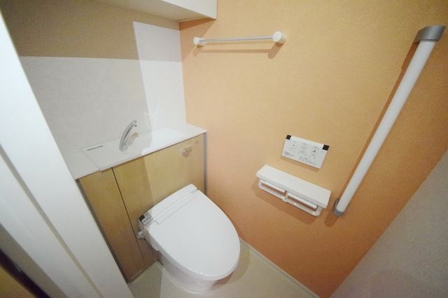 トイレ　内観・共用部分