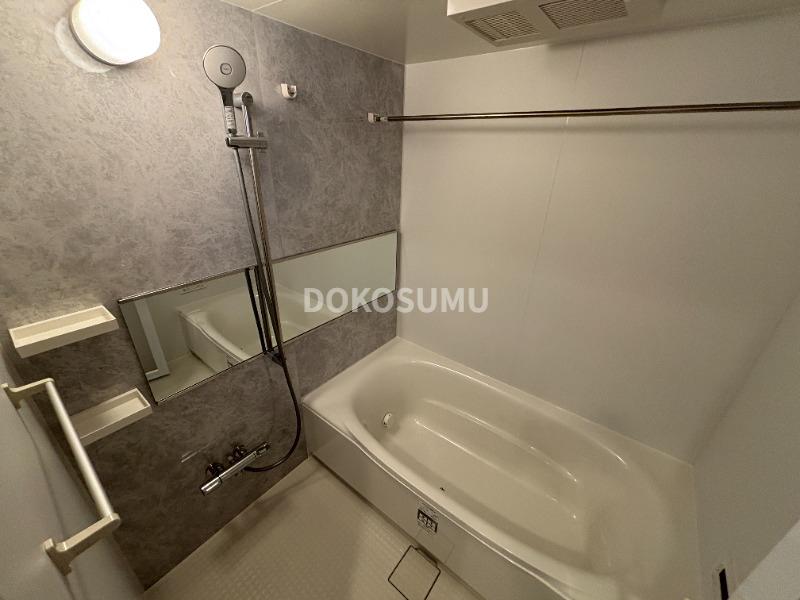 バス・シャワールーム　一日の疲れをやさしく癒やす、清潔感あふれるリラックスバス。