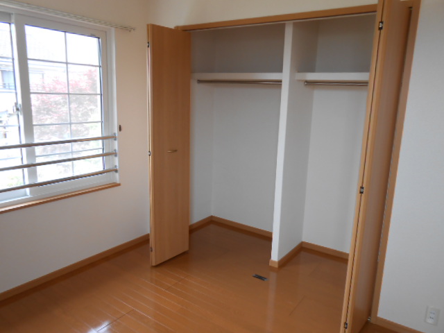 収納　寝室内収納（クローゼット・１間分）完備