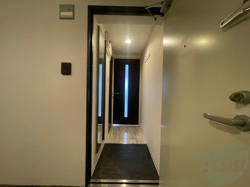 玄関　玄関です。白を基調としていて清潔感があります。