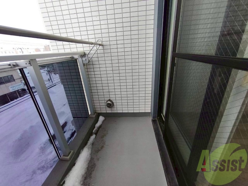 バルコニー　バルコニーは幅があり、広い印象を受けました。