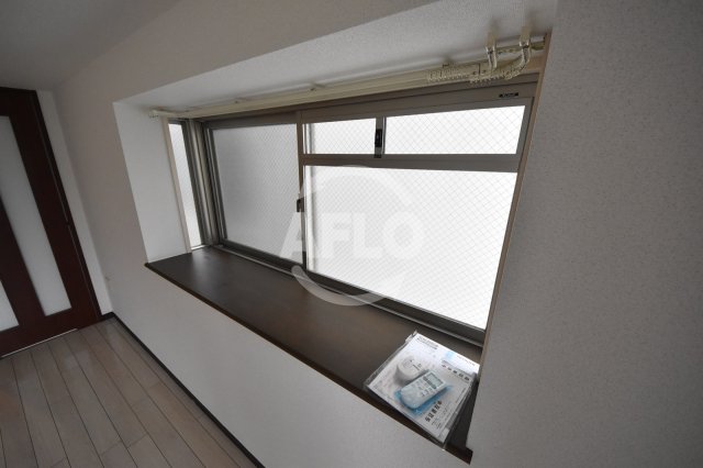 その他　インベスト北梅田　出窓