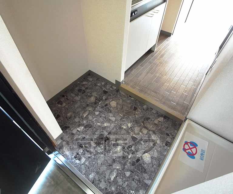 玄関　国際会館４分！広めの玄関