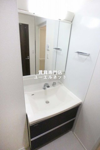 洗面設備　清潔感ある独立洗面台で毎日気持ちよく♪