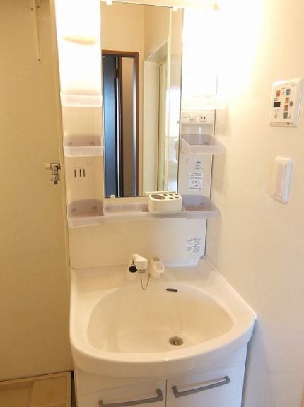 洗面設備　独立洗面台です
