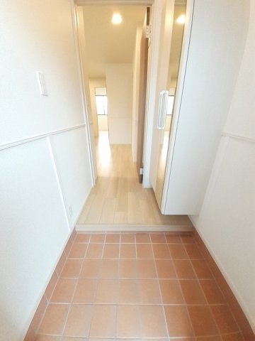 玄関　収納もある玄関です