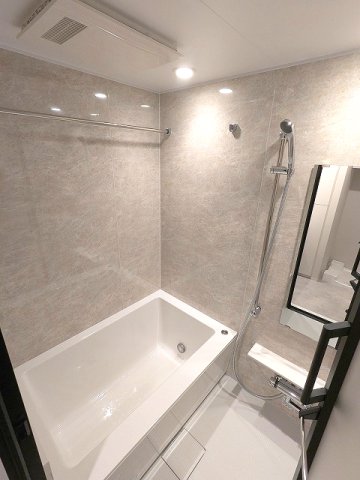 バス・シャワールーム　追焚オートバス、浴室換気乾燥機、24時間換気