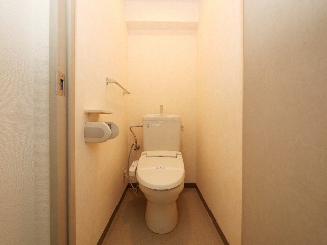 トイレ　ウォシュレットを設置します。