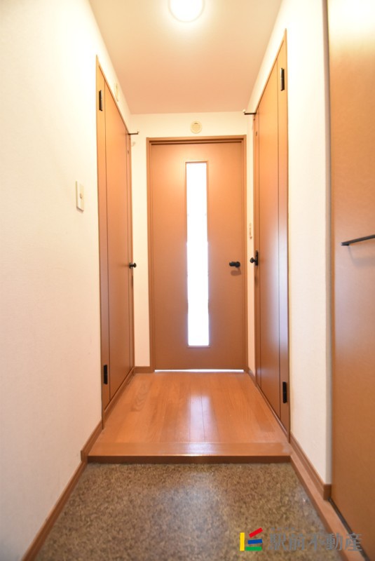 玄関　玄関から室内方向