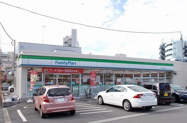 コンビニ　ファミリーマート三島芝本町店（コンビニ）まで400m