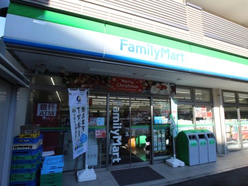 コンビニ　ファミリーマート 新宿税務署通り店（コンビニ）まで515m