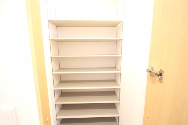 玄関　玄関には大容量のシューズボックス！