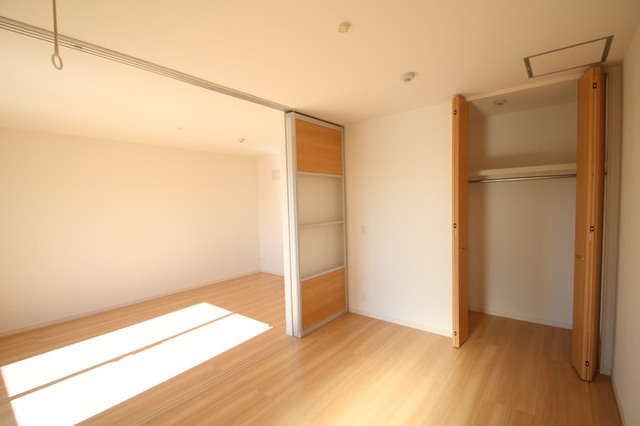 その他部屋・スペース　洋室には収納スペースがあります！