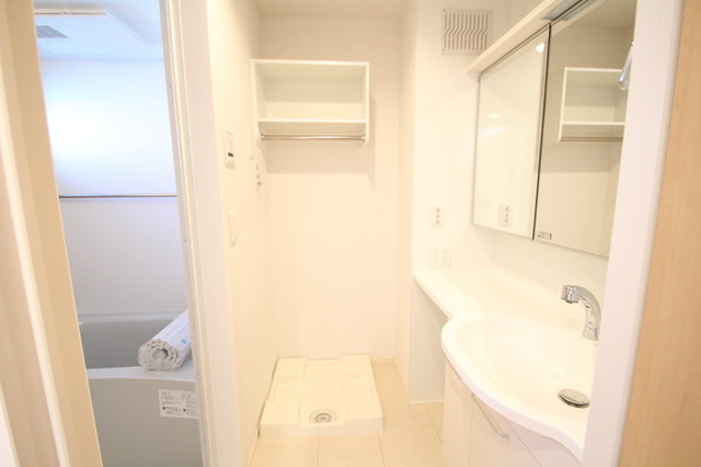 洗面設備　ワイドミラーの洗髪洗面化粧台♪